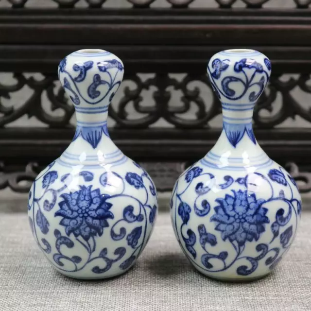 A pair Chinese Blue and White Porcelain Qing Qianlong Lotus Design Vase 4.3 inch