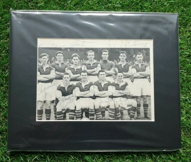 BURNLEY 1950S SIGNED BY 9 PLAYERS MCLLROY CUMMINGS MOUNTED DISPLAY 10x8 burnley-1950s-signed-by-9-players-mcllroy-cummings-mounted-display-10x8