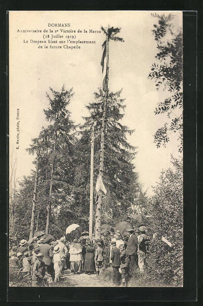 CPA Dormans, 2nd Anniversary Victoire de la Marne 1919, the flag hoists