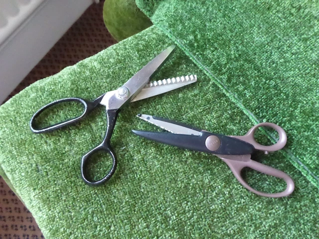 Tijeras artesanales Fiskars y otro par - corte decorativo