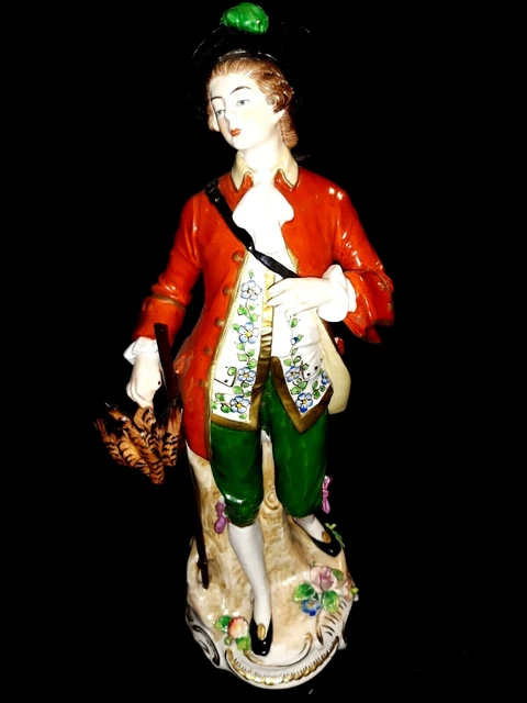 Statuette ancienne en porcelaine de Sitzendorf.Saxe.Le Chasseur de perdrix 25 cm