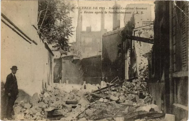 CPA AK War 1914 Rue du Cardinal Gousset a Reims MILITARY (731514)