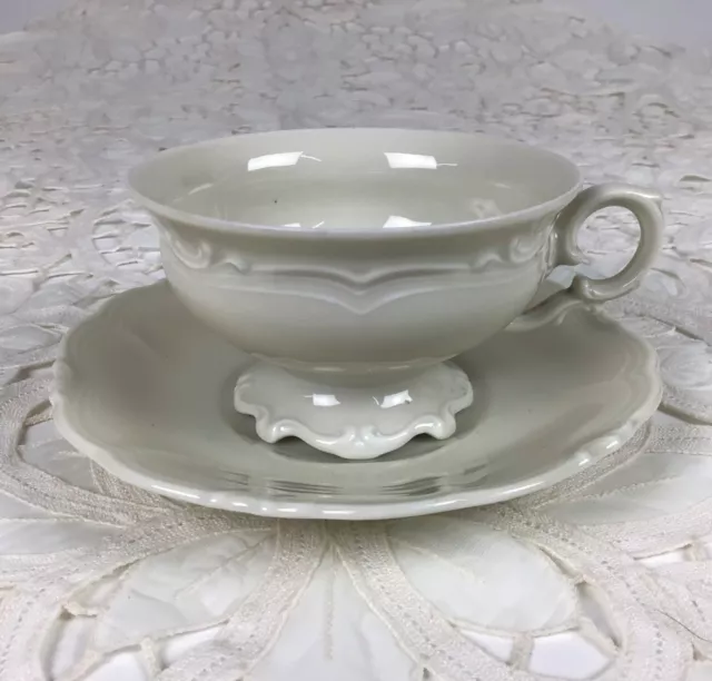 Alt Royal Jvory KPM AD Germany, Tasse und Untertasse, Barock Stil,  1930