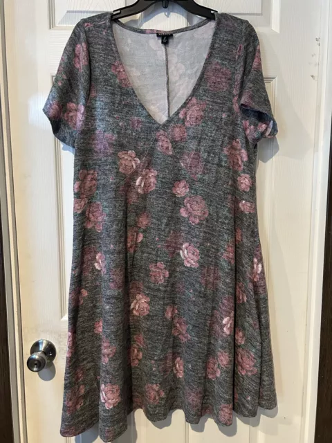 Torrid Midi Plush Dress Size 2 2X Gray Pink Floral Super Soft 3/4 Sleeve Lined