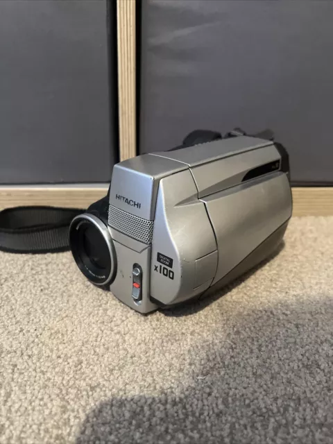 Hitachi VM-E553LE PAL 8mm Analogue Video Camera Recorder Camcorder