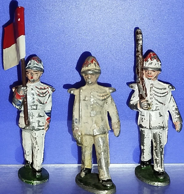 QUIRALU : 10 figurines de la Garde Républicaine à cheval ave