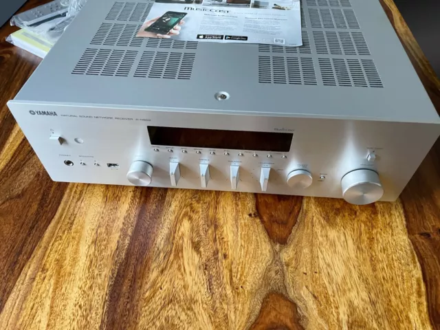 Yamaha R-N602 Stereo Netzwerk Receiver Verstärker