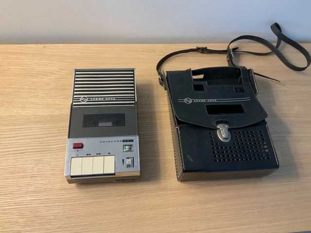 MAGNETOPHONE A CASSETTE PORTABLE VINTAGE LOEWE OPTA , OPTACORD 441, Germany 1971