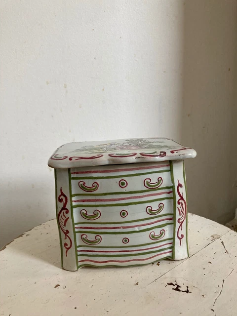 BOÎTE À BIJOUX porcelaine Signée Inès De La Fressange Lunéville Stella