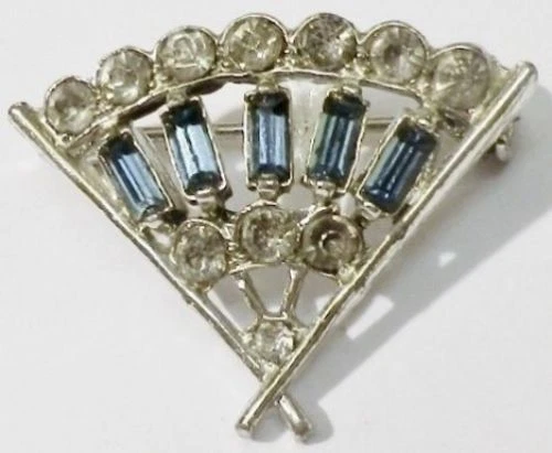 Broche Bijou Vintage En Forme D'éventail Avec Cristaux - Couleur Argent, Petite Taille, Référence *5343