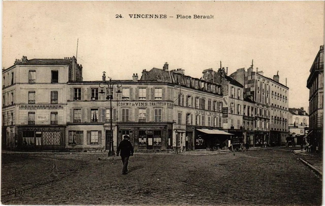 CPA AK VINCENNES Place Bérault (672307)