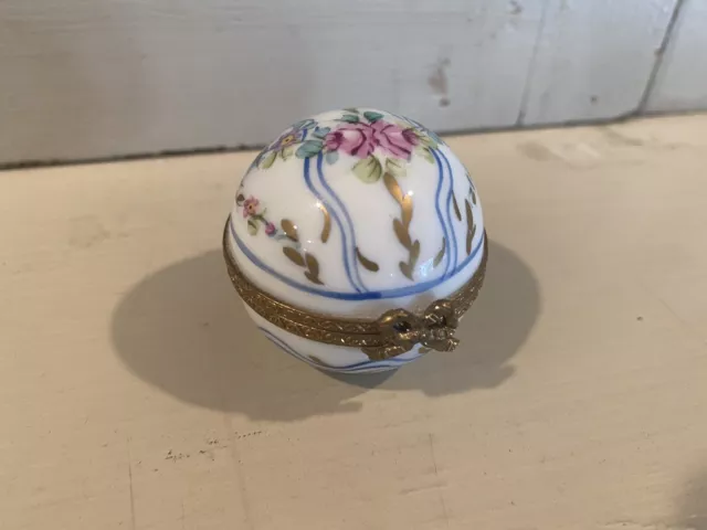 LIMOGES FRANCE Floral Flowers Hinged Trinket Box Ring Hand-painted Peint Main