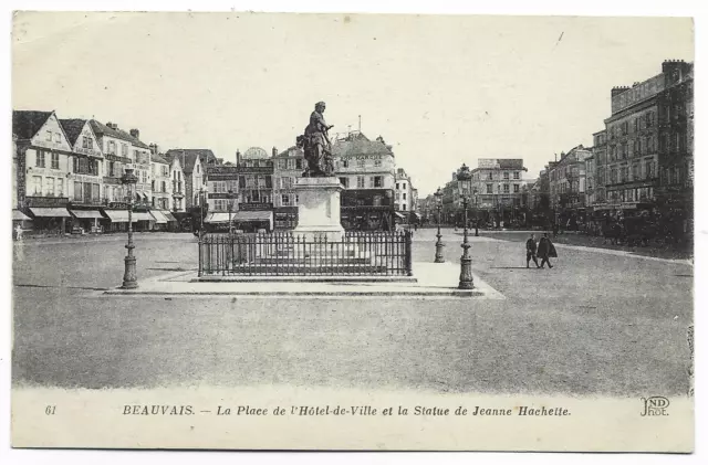 CPA ""BEAUVAIS - La Place de l'Hôtel de Ville et la Statue de Jeanne Hachette