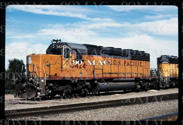 UNION PACIFIC-UPRR EMD SD40-2 #3424. Fresno (CA). Original Slide 2005.