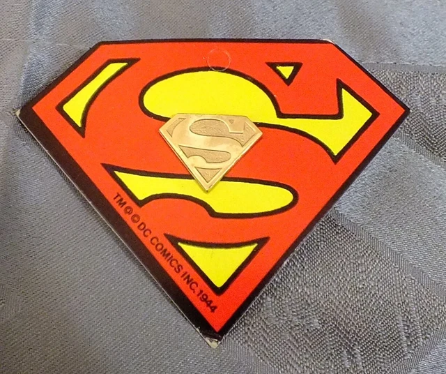 Vintage 1977 DC COMICS Pin SUPERMAN Pinback