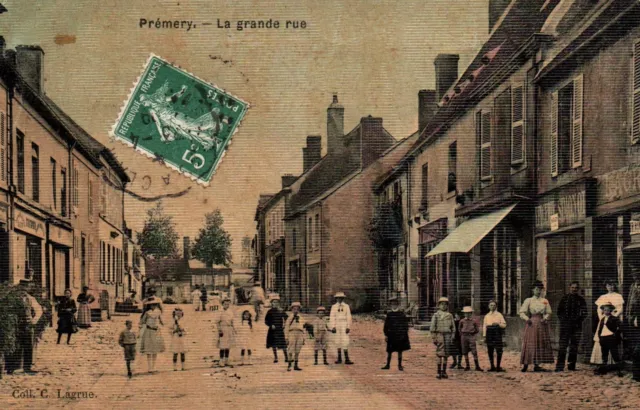 CPA 58 - PREMERY (Nièvre) - La Grande Rue (animée, carte tramée)