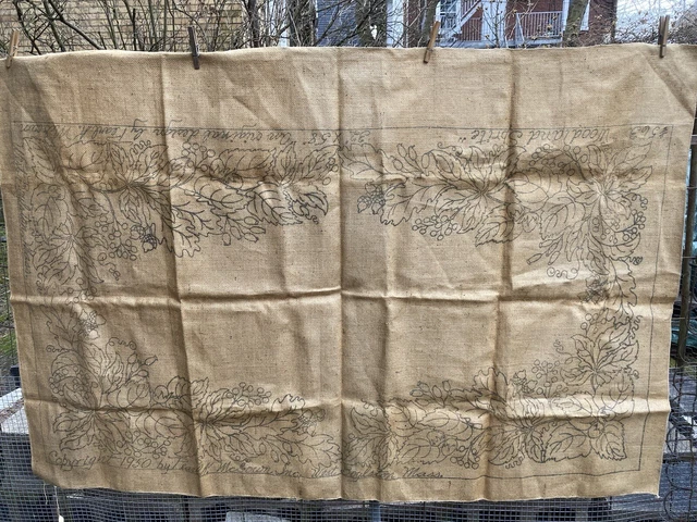 Alfombra McGowen vintage perla McGowen patrón de enganche en arpillera hojas otoño bayas gallina