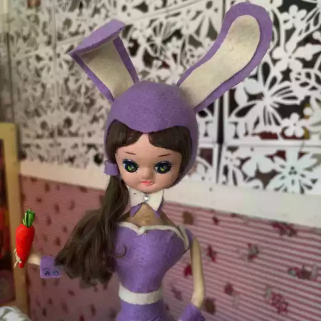 Kitschy Custom Big Eye Bradley Style Bunny girl