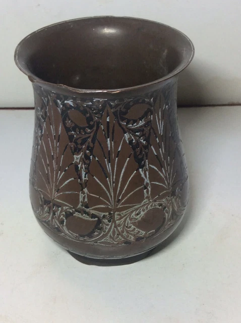 Petit Vase Bronze Art Nouveau. Fin XIXème.