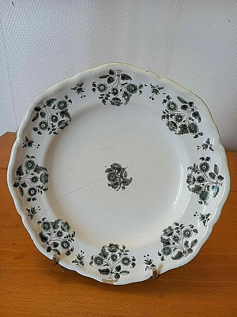 Assiette en faïence : Moustiers XVIIIème siècle.