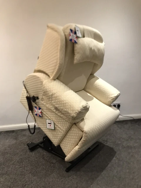 PURE LUXURY Rise And Recliner Full Massage Dual Motor Free Delivery And Fitting!