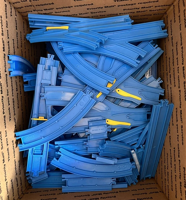 THOMAS TRACKMASTER 130 Pieces Train Track Blue Tomy Curves Straight