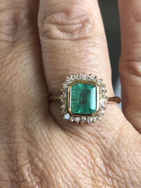 Stunning Columbian Emerald Diamond Ring 18K yellow Gold