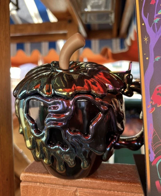 DISNEY DISNEYLAND POISON Apple Skull Mug Iridescent Black 2023 NEW IN