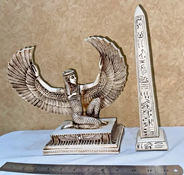 2x Antiquitäten: Isis Open Wings Gott der Mutterschaft kniend + Obelisk...