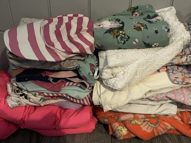 bundle of girls clothes age 6-7 years.                (c40) 2