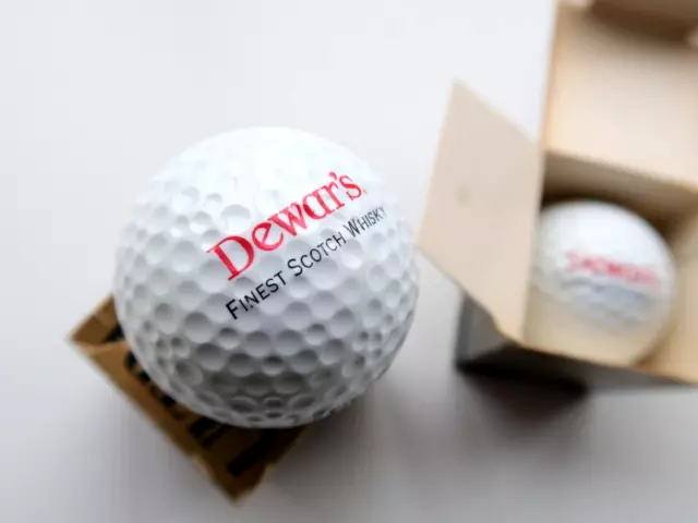 2 x Dewar's Finest Scotch Whisky Wilson Ultra 500 Vintage Golf Balls