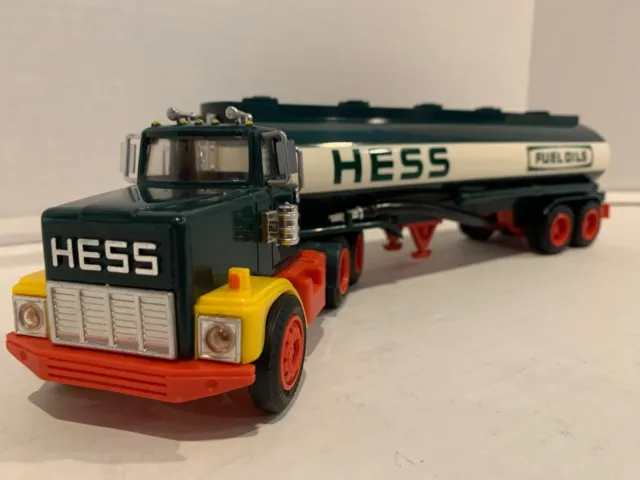 HESS *** RARE *** 1984 Tanker Bank with black switch