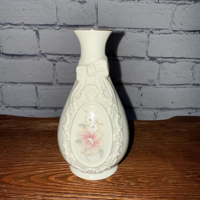 VINTAGE ROYAL HERITAGE Cameo Ribbon Porcelain Vase Floral