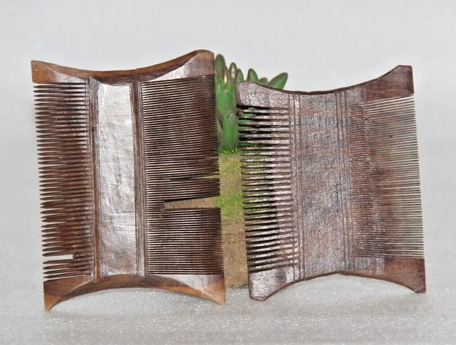 Pettine in legno marrone da donna tribale vintage degli anni '30, fatto a...