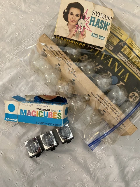 Flash Cubes & Bulbs Lot Sylvania Blue Dot Magicubes General Electric