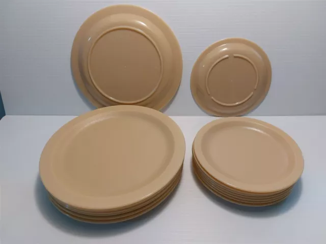 Lot Of 16 Beige Cambro Polycarbonate Plates - Eight 9" 9Cwnr + Eight 6.5" 65Cwnr