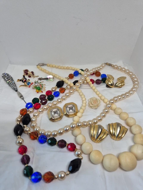 Lot De Bijoux Vintage Et Broches - Fond De Tiroir - Strass Et Pierres - Occasion (manque Quelques Strass) - Bon état Général