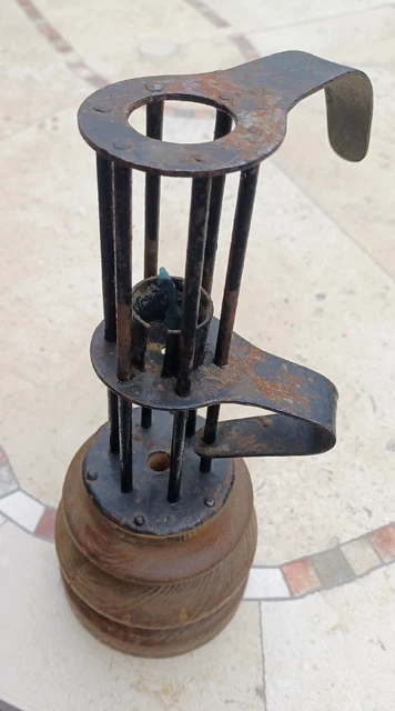 Porte fer forgé et riveté datant de 1799
