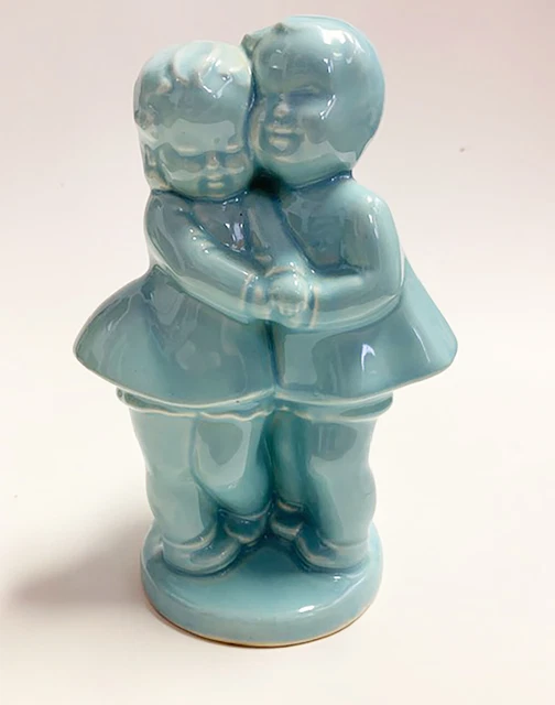 Shawnee Pottery Vintage blue boy/girl hug ceramic vase / planter kitsch nursery 