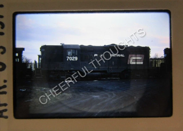 Original '71 Kodachrome Slide PC Penn Central 7029 GP9 Sharon, PA     38V20