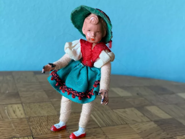 Mädchen Caco Metallfüße  50er Puppe Puppenhaus Puppenstube 1:12 dollhouse doll