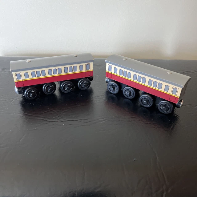 Thomas & Friends Wooden Railway Tank Train 2 EXPRESS COACH LOOK