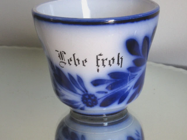 Ancienne tasse décor bleu  porcelaine opaque SARREGUEMINES inscription