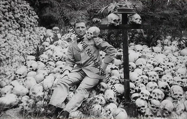 BIZARRE STRANGE WEIRD CREEPY CRAZY FREAKY Man Skull Heads Horror VINTAGE PIC ODD