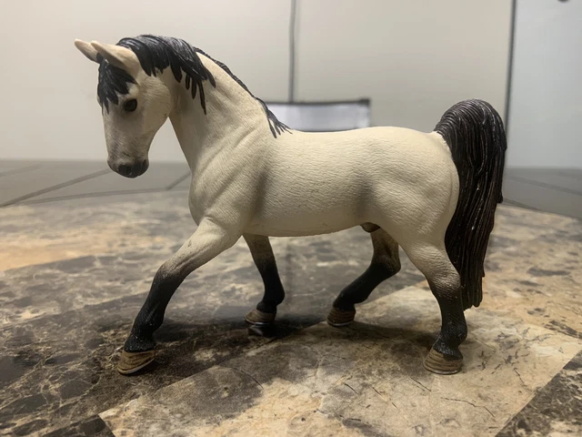 Schleich Tennessee Walker Stallion Retired 2007 White Beige Horse farm life