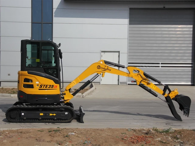 Industry CFG-STE35SR NEW 2.8Ton Mini Excavator Digger Tracked Crawler B&S Engine