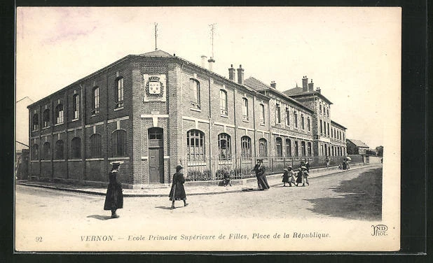 CPA Vernon, Ecole Primaire Supérieure de Filles, Place de la République