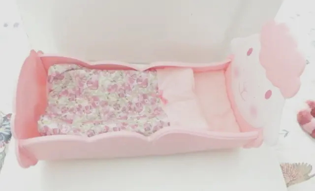 BABY ANNABELL PINK LAMB DOLL COT  BED with removable sides & ORIGINAL  BEDDING