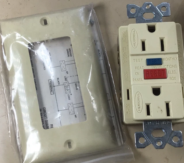 Hub bell ground fault duplex 20Amp feed through, GF5252I