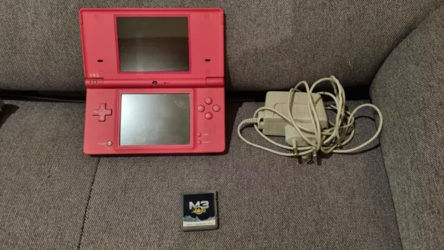 Console nintendo Dsi Rose + Chargeur + M3 Jeux Intégrés